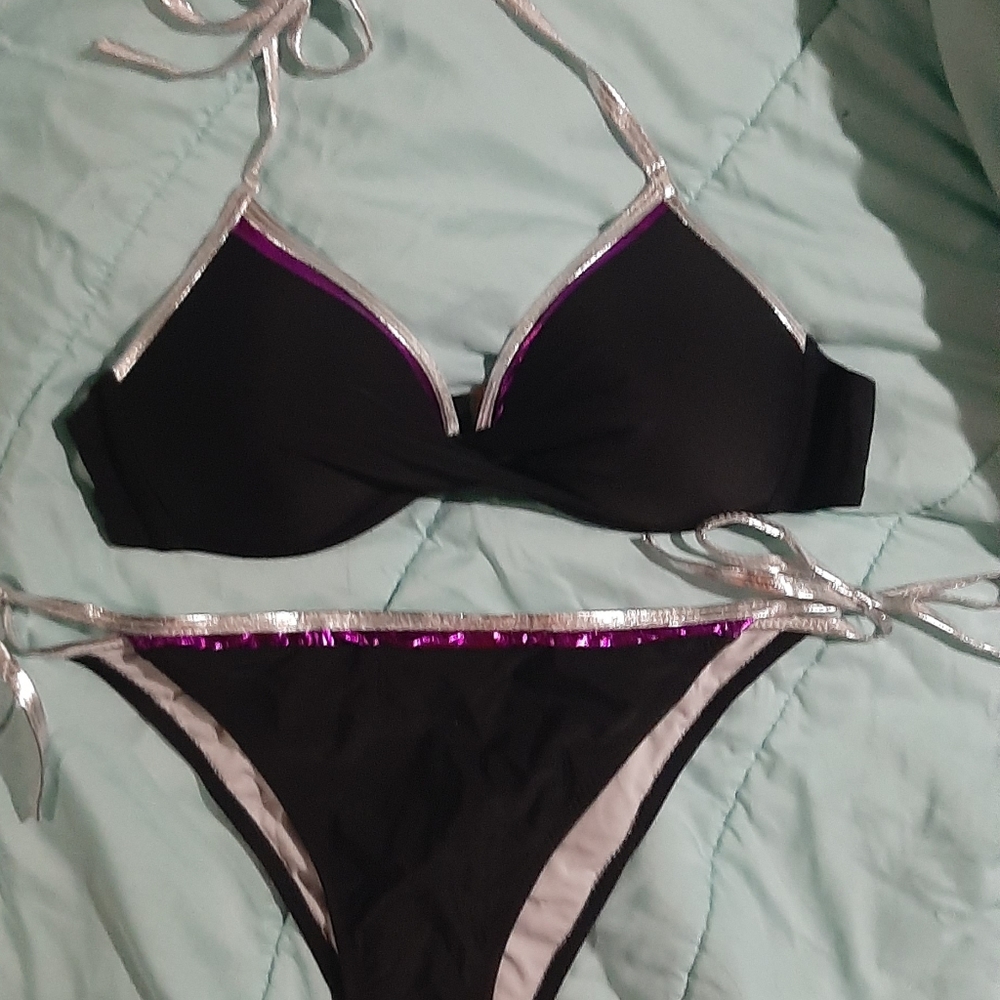 Bikini - Picture 4 of 4